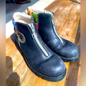 MOSCHINO KIDS Music Logo leather boots, size EU 34/USA 3.5
